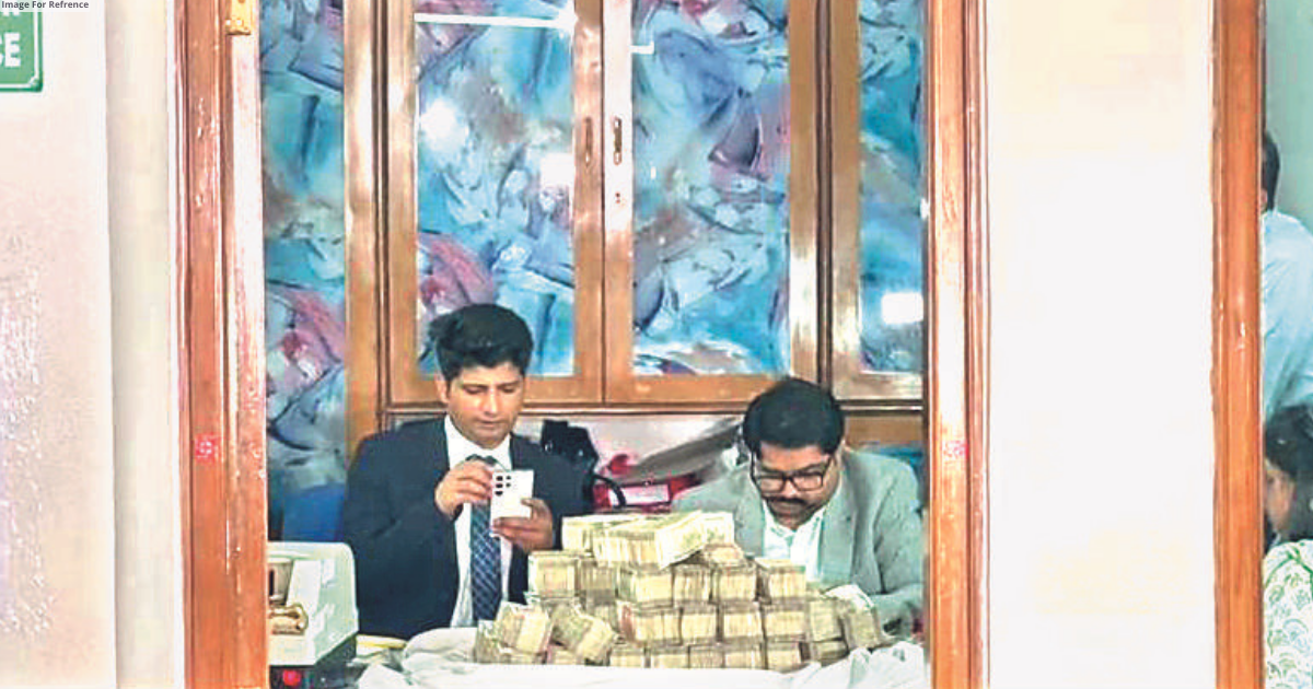 Cash worth Rs 1.37 cr found from Ganpati Plaza lockers